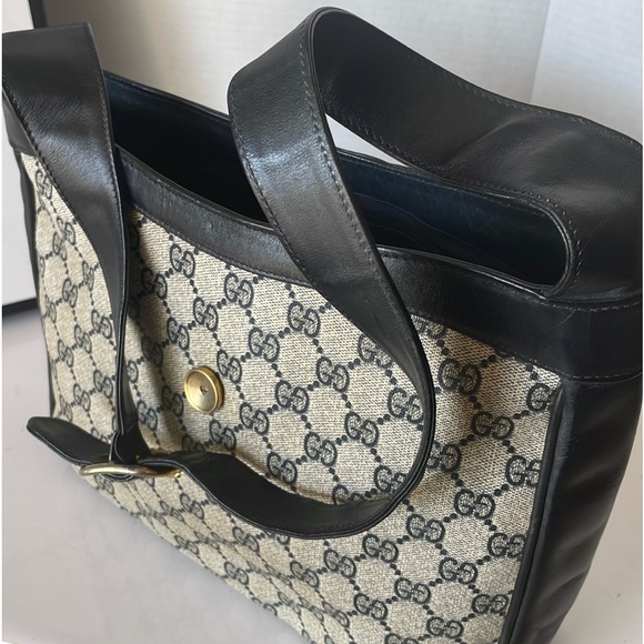 Authentic Gucci Canvas Sherry Line Shoulder Bag. - Picture 15 of 17